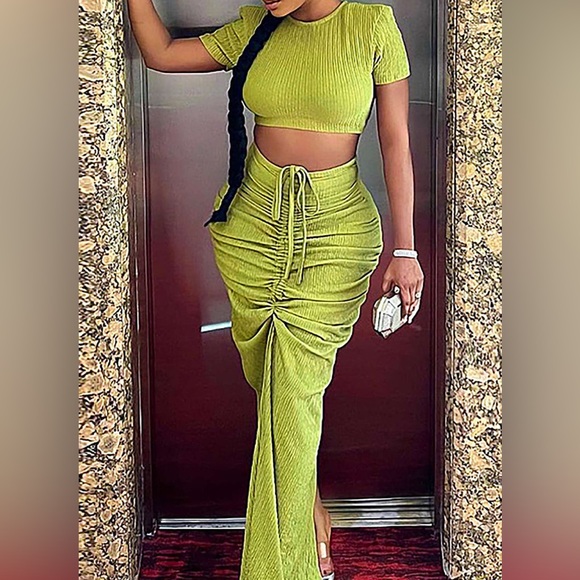 Solid Crop Tee & Drawstring Front Skirt - Picture 4 of 4